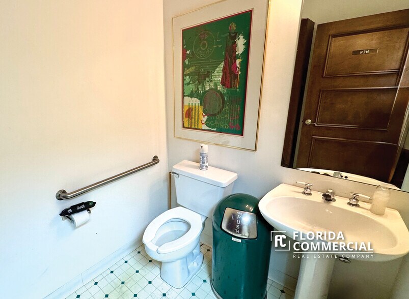 More Photos Of 1115 SE Ocean Blvd, Stuart Office Residential For Sale