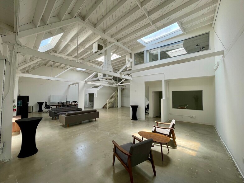 More Photos Of 228 Main St, Venice Flex For Lease