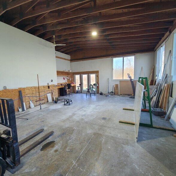 More Photos Of 6125 Cross Creek Blvd, Fort Wayne Warehouse For Lease