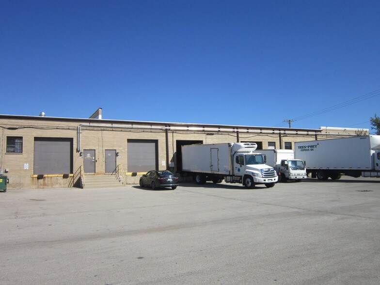 More Photos Of 2351-2369 E Devon Ave, Elk Grove Village Warehouse For Lease