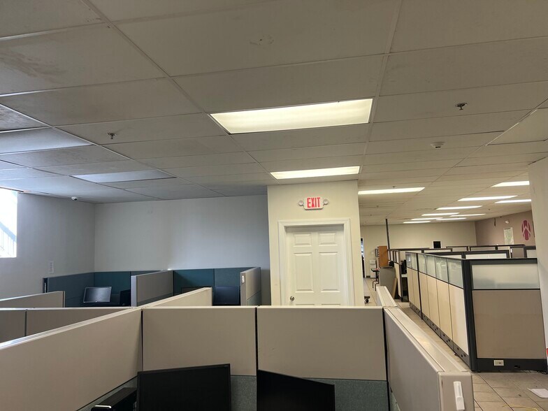 More Photos Of 911-913 N Broad St, Philadelphia Storefront For Lease