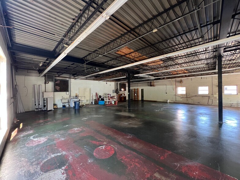 More Photos Of 166 N Logan St, Marion General Retail For Sale