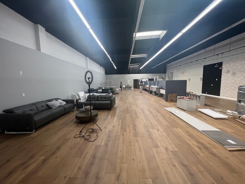 More Photos Of 373 W Palmer Ave, Glendale Warehouse For Lease