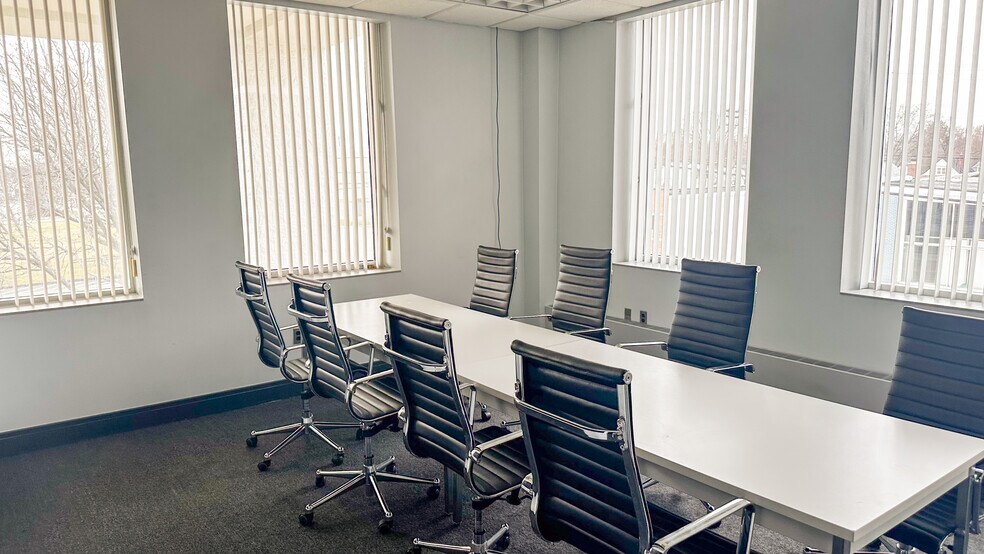 More Photos Of 14925 W 11 Mile Rd, Oak Park Research And Development For Lease