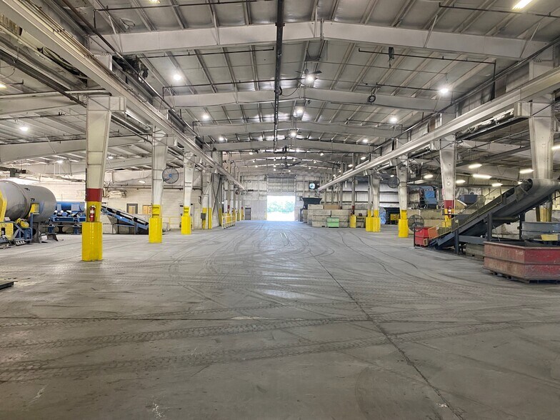 More Photos Of 2703 W 9th St, Marion Industrial For Lease