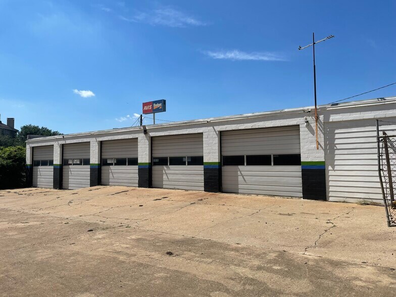 More Photos Of 1012 Florence St, Fort Worth Auto Repair For Lease