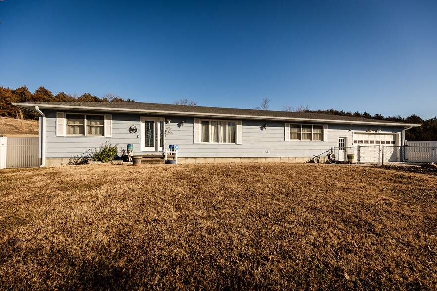 More Photos Of 12344 Kennel Dr, Junction City Specialty For Sale