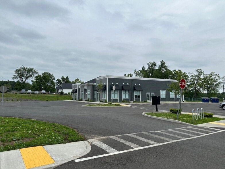 More Photos Of 400 Maple Rd, Slingerlands Freestanding For Lease