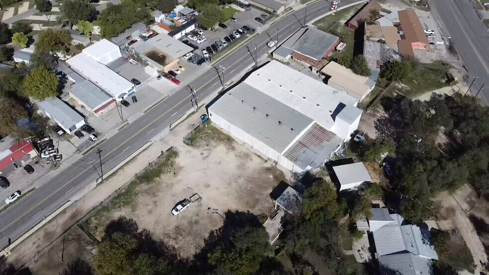 More Photos Of 2833 Roosevelt Ave, San Antonio Warehouse For Lease