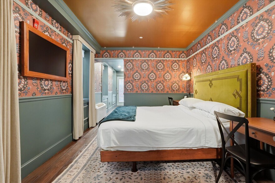 More Photos Of 140 N 2nd St, Philadelphia Hotel For Sale