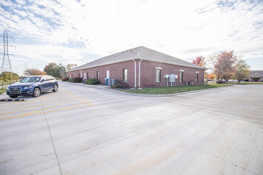 More Photos Of 975 Mezzanine Dr, Lafayette Medical For Lease