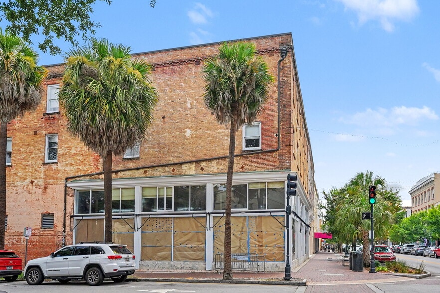 More Photos Of 322 W Broughton St, Savannah Storefront For Lease