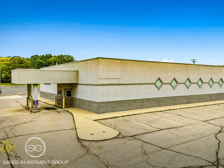 Primary Photo Of 557 N Cedar St, Imlay City Drugstore For Sale
