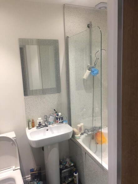 More Photos Of 63 Courthill Road Rd, London Specialty For Sale