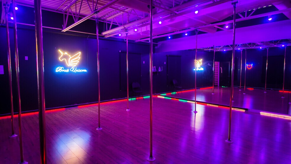 More Photos Of 31 Jevlan Dr, Vaughan Warehouse For Sale