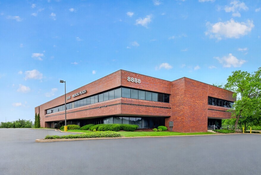 More Photos Of 8888 Ladue Rd, Ladue Medical For Lease