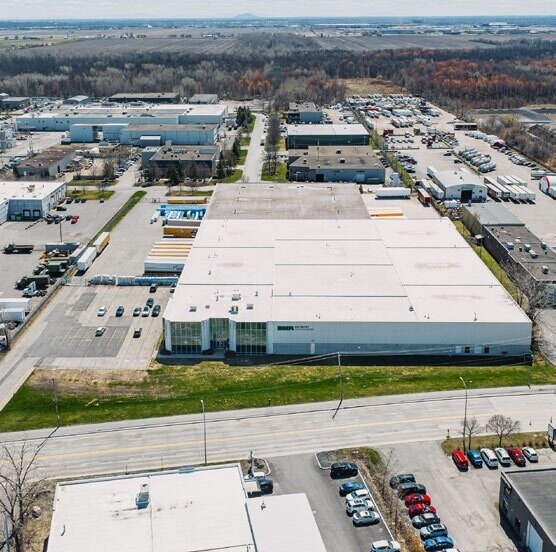 More Photos Of 40 Ch Du Tremblay, Boucherville Warehouse For Lease