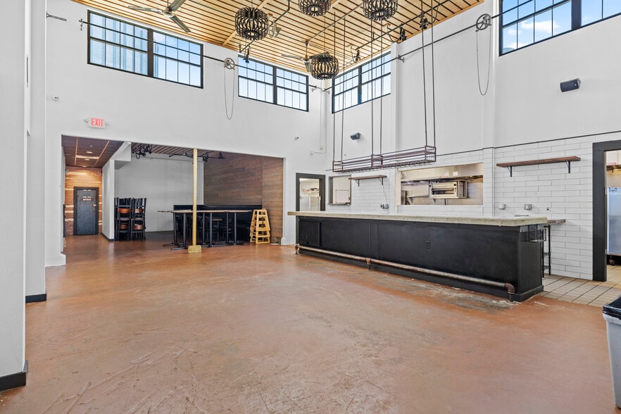 More Photos Of 208 S Castell Ave, New Braunfels Restaurant For Lease