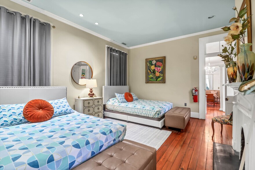 More Photos Of 78 Society St, Charleston Specialty For Sale