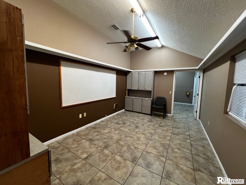 More Photos Of 5605 Commercial Blvd, Winter Haven Warehouse For Lease