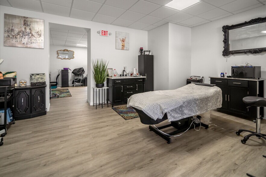 More Photos Of 687 New Loudon Rd, Latham Storefront For Sale