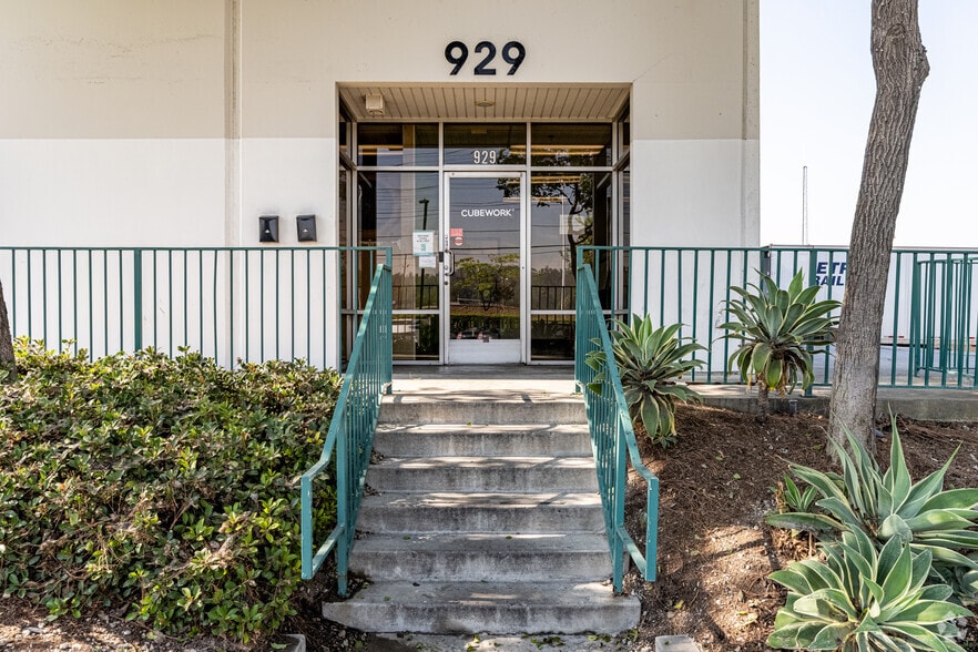 More Photos Of 929 S Azusa Ave, City Of Industry Warehouse For Lease