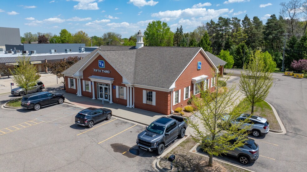 More Photos Of 3754 Rochester Rd, Troy Bank For Lease