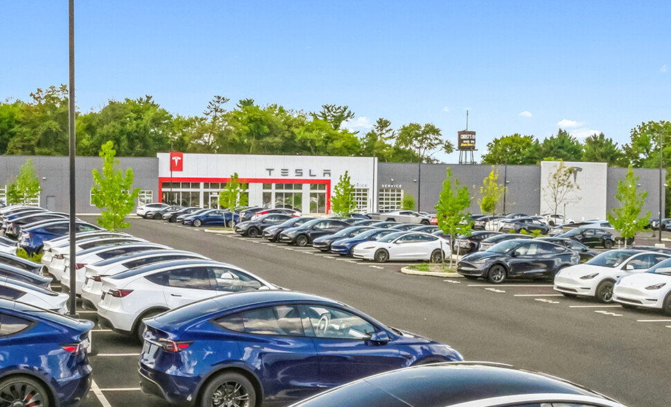 Primary Photo Of 700 York Rd, Warminster Auto Dealership For Sale