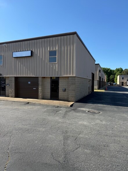 More Photos Of 101 S First Colonial Rd, Virginia Beach Light Manufacturing For Sale