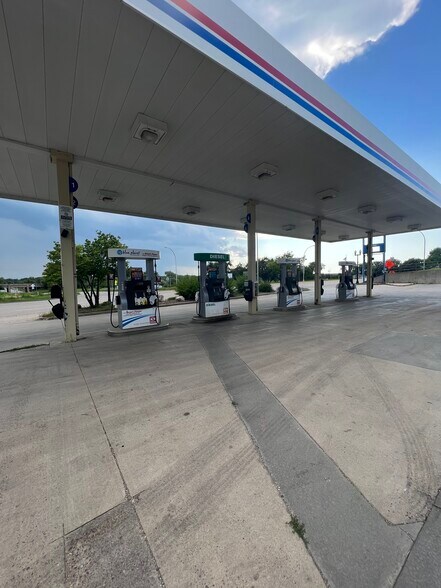 More Photos Of 624 2nd St SE, Ortonville Service Station For Sale