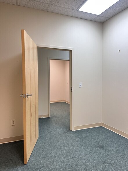 More Photos Of 1006-1008 Main St, Branford Storefront Retail Office For Lease