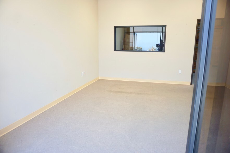 More Photos Of 16882 S Main St, Gardena Warehouse For Lease