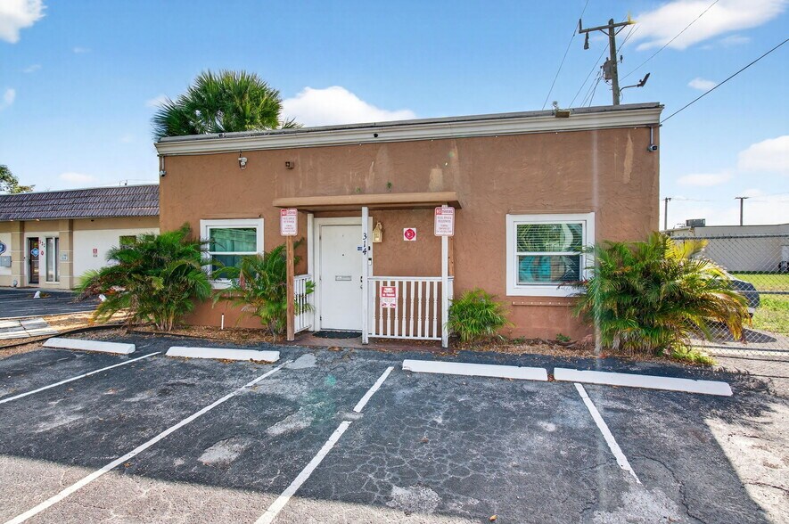 More Photos Of 321 N Railroad Ave, Boynton Beach Unknown For Lease