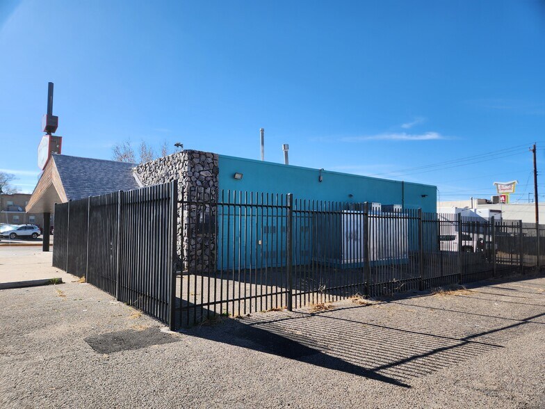 More Photos Of 725 Central Ave NE, Albuquerque Restaurant For Lease