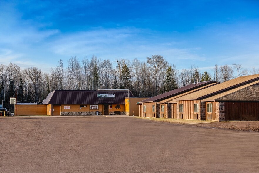 Primary Photo Of 400 Main St, White Pine Hotel For Sale