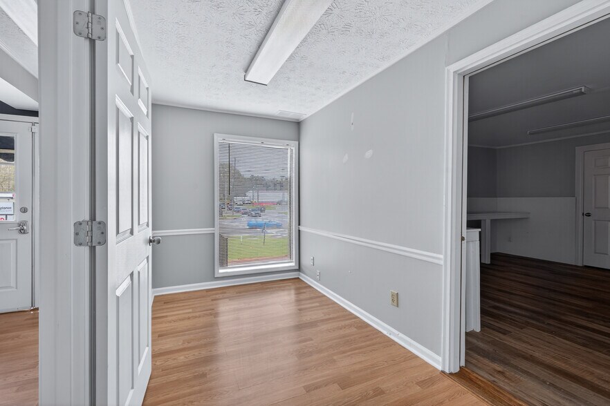 More Photos Of 4109 Robinson St, Covington Freestanding For Sale