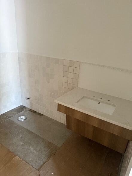 More Photos Of 5602 Clay Ave, Austin Loft Creative Space For Lease