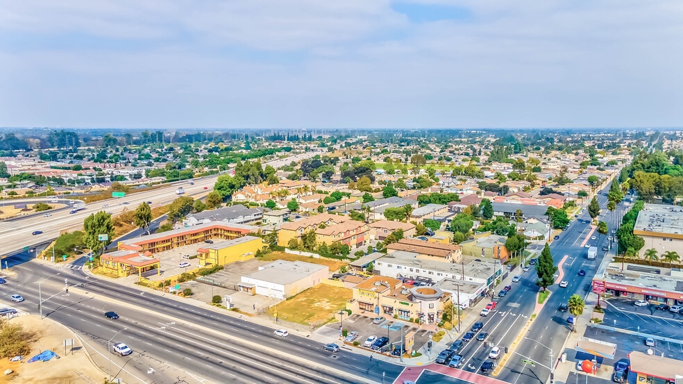 More Photos Of 11761 Carson St, Lakewood Convenience Store For Lease