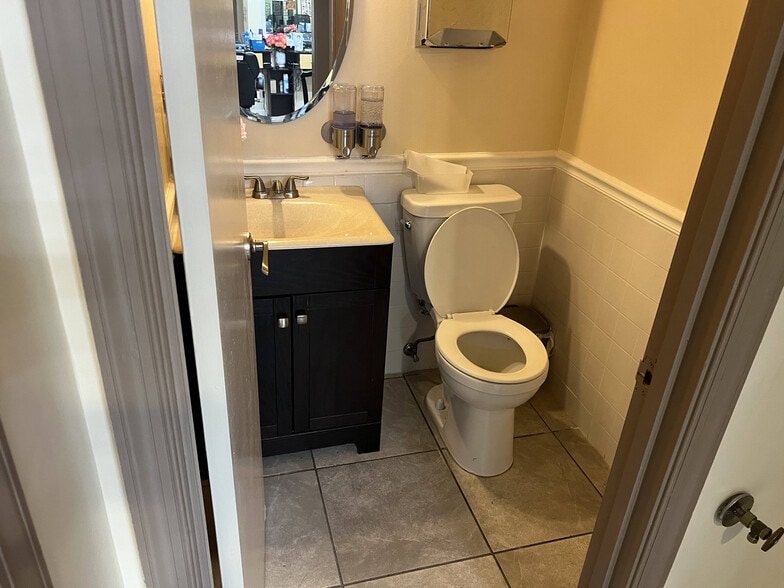 More Photos Of 1011-1121 Arlington Blvd, Arlington Apartments For Sale