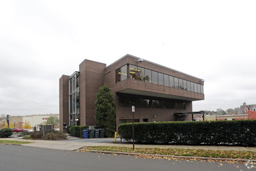 More Photos Of 1494 Old York Rd, Abington Township Medical For Sale