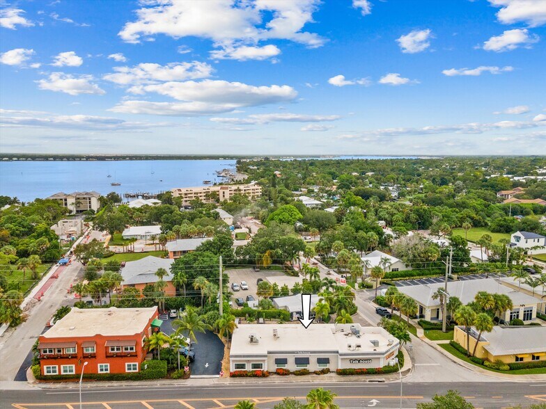 More Photos Of 514 NW Dixie Hwy, Stuart General Retail For Sale