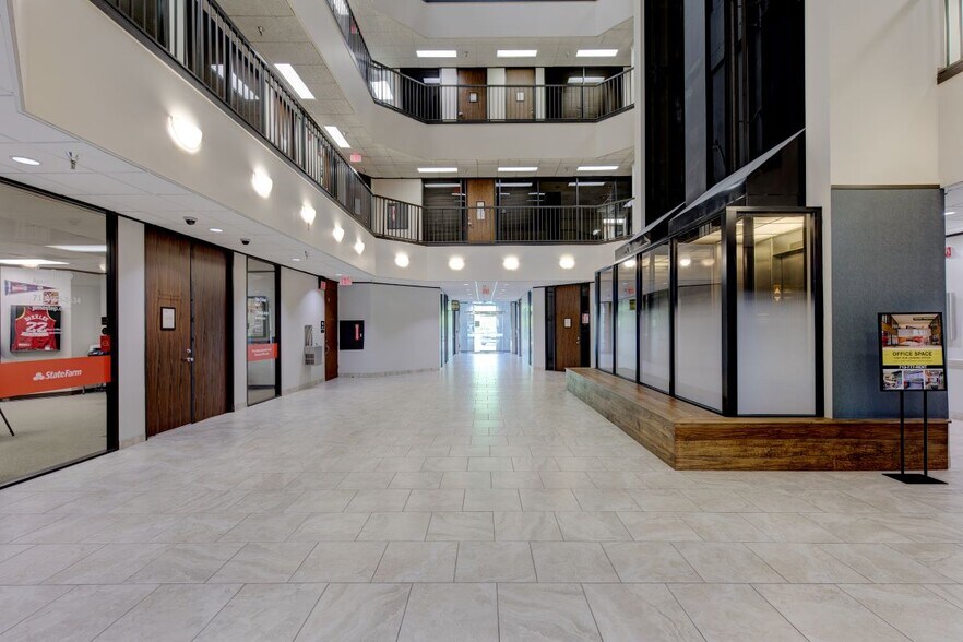 More Photos Of 11811 East Fwy, Houston Office For Lease