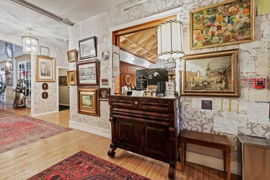 More Photos Of 49 Florida Ave, Amsterdam Hospitality For Sale