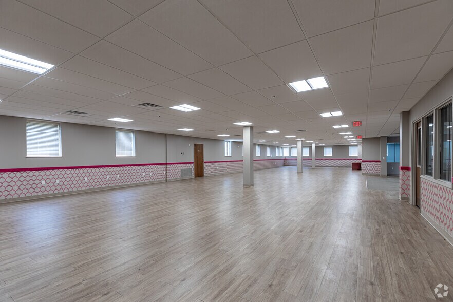 More Photos Of 215 Moody Rd, Enfield Manufacturing For Lease