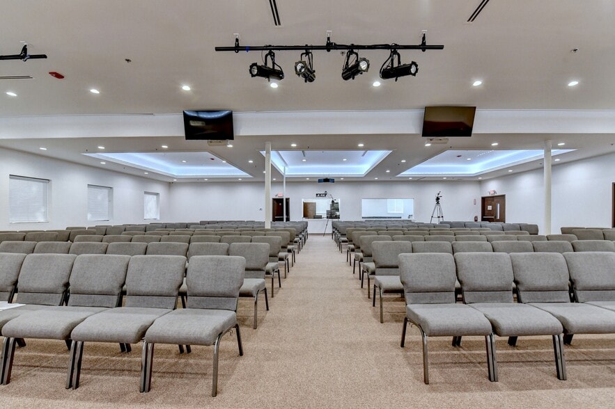 More Photos Of 3274 Medlock Bridge Rd, Peachtree Corners Flex For Sale