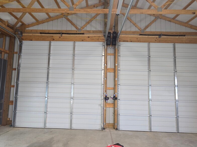 More Photos Of 64 Paradise Rd, Strafford Light Manufacturing For Sale