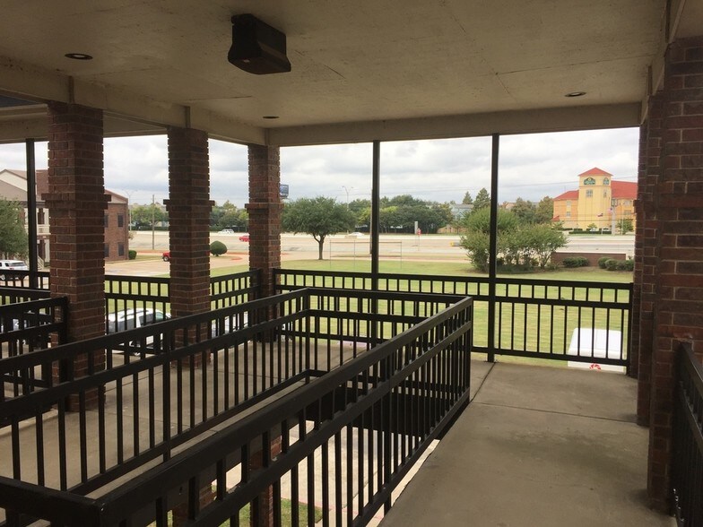 More Photos Of 337 Oaks Trl, Garland Office For Lease