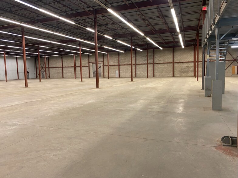 More Photos Of 1033 Jayson Ct, Mississauga Manufacturing For Sale