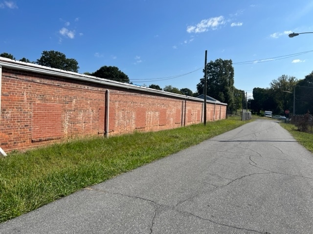 More Photos Of 101 N Yates St, Gastonia Warehouse For Lease