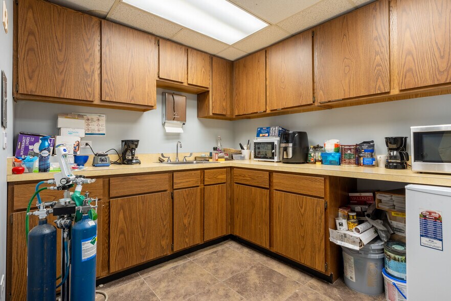 More Photos Of 605-615 W Euclid Ave, Arlington Heights Medical For Lease